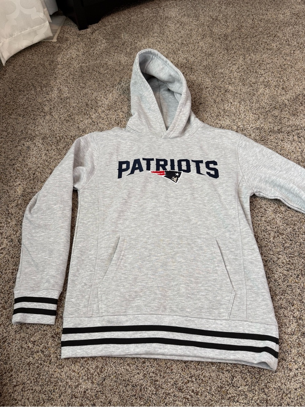 NWT NFL New England Patriots Gray Sweatshirt Adult Size Small Long Sleeve